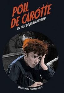 Französisches Filmplakat Poil de carotte. Junge auf der Schulbank sitzend stützt den Kopf auf eine Hand.