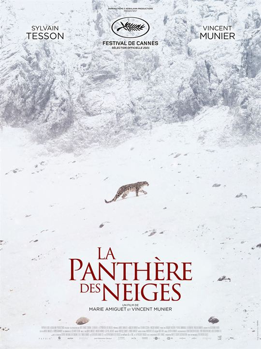 Französisches Filmplakat La Panthère des Neiges. Schneeleopard an einem verschneiten Hang.