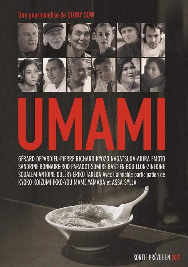 Bildbeschreibung: Filmplakat Umami. Schüssel mit Essen steht unten auf dem Tisch. Oben sind Fotos von den Darsteller*innen zu sehen.
