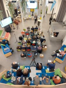 Rund 50 Interessierte haben an der Veranstaltung im Zedita in Hameln teilgenommen. (Foto: Jennifer Bullert)