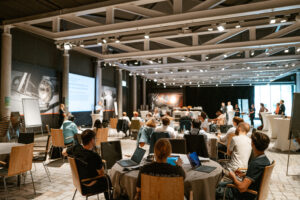 Rund 20 Teilnehmende stellten sich der Herausforderung im "Prompters' Paradise" (Foto: Spieker Fotografie)