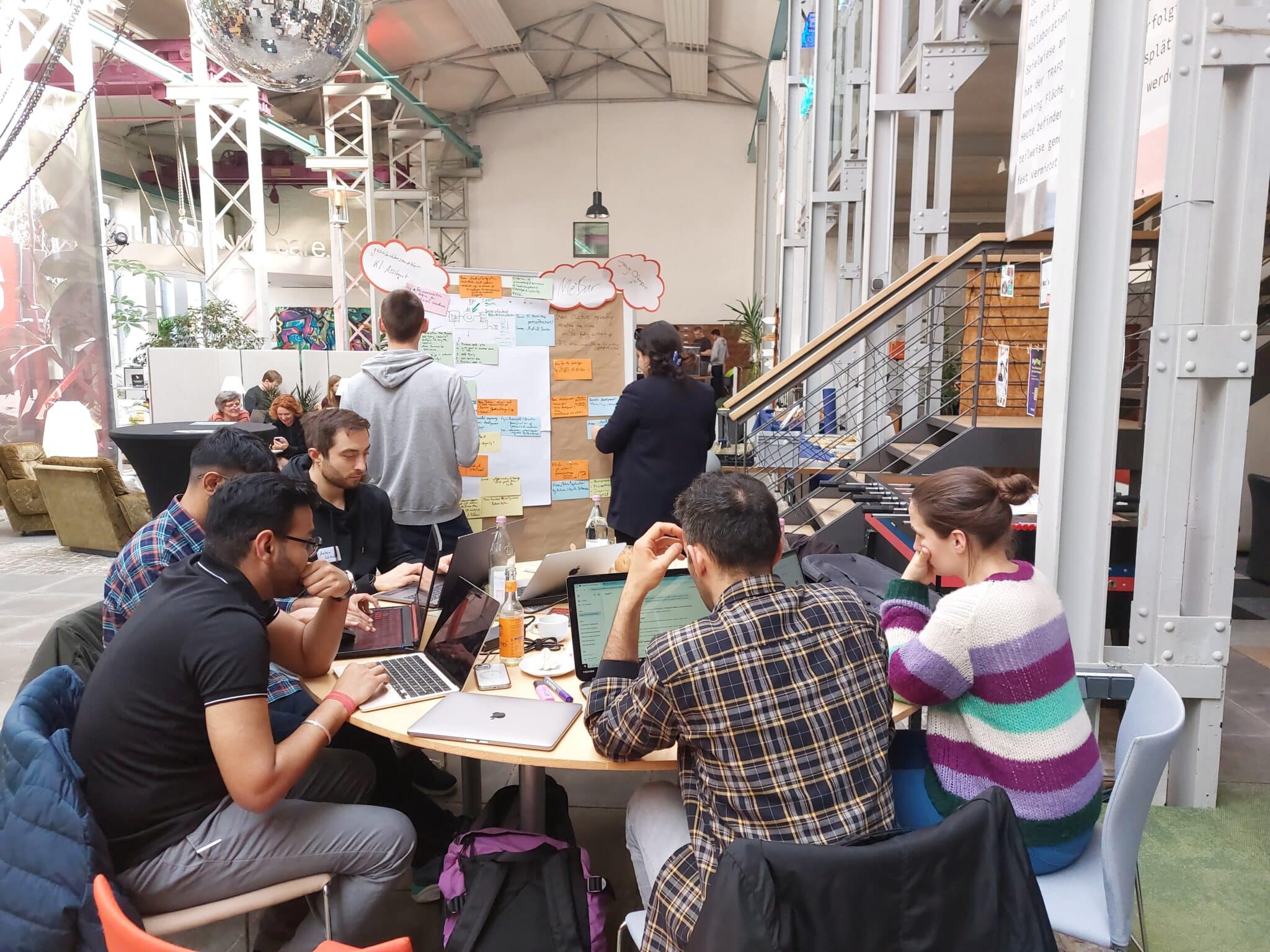Aus drei Pitch-Ideen am ersten Hack-Tag wird ein gemeinsames Projekt (Foto: Jennifer Bullert)