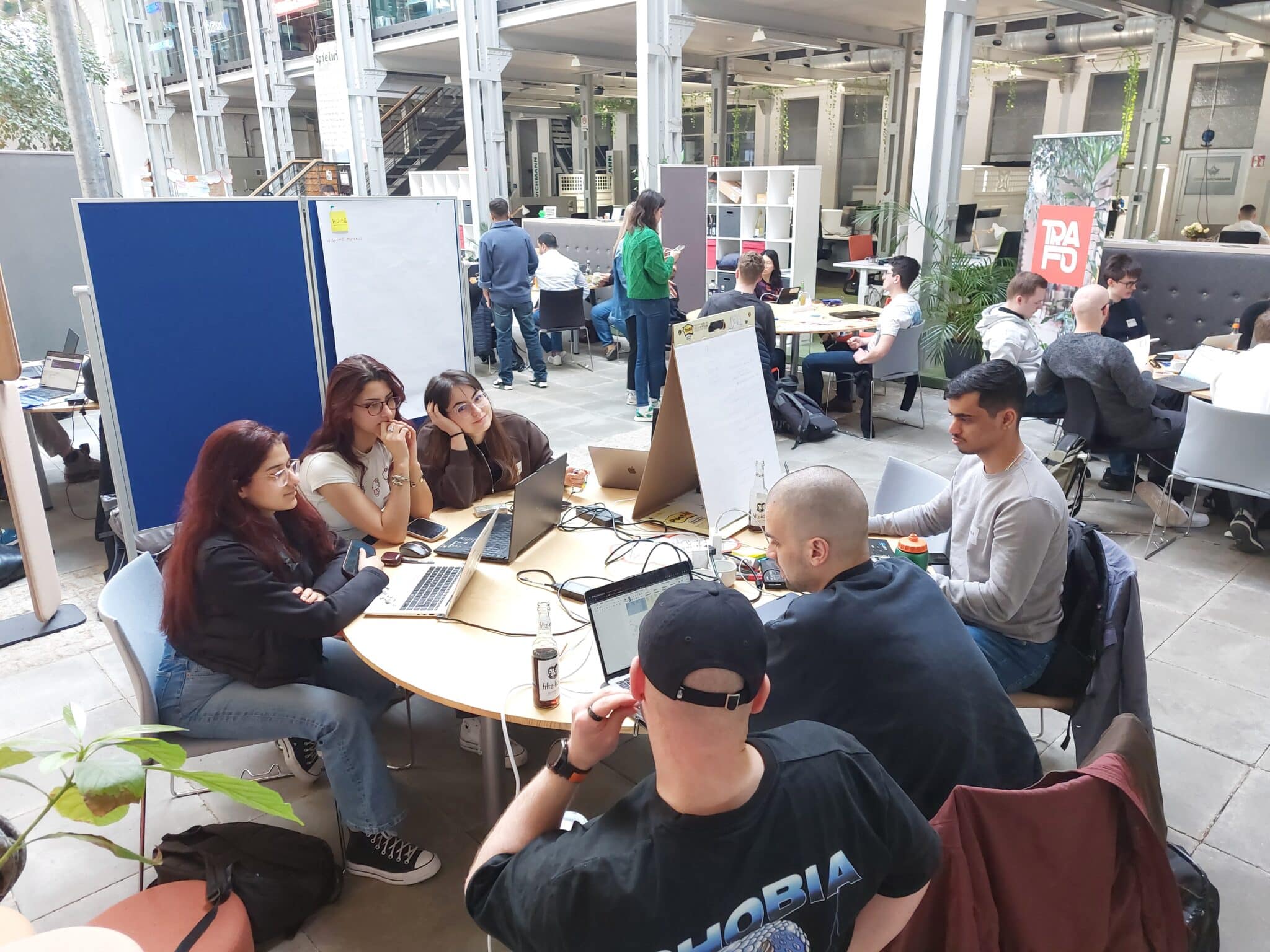 Team Lexicat tüftelt an seiner App-Idee für Kinder und Jugendliche mit Lese-Rechtschreibschwäche (Foto: Jennifer Bullert)