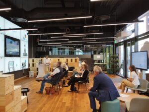 In Hildesheim gewährten Akteure der Stadtwerke und des RVHi sowie SVHi Einblicke in Innovationen in der Infrastruktur trotz knapper Ressourcen (Foto: Merret Hoffmann)