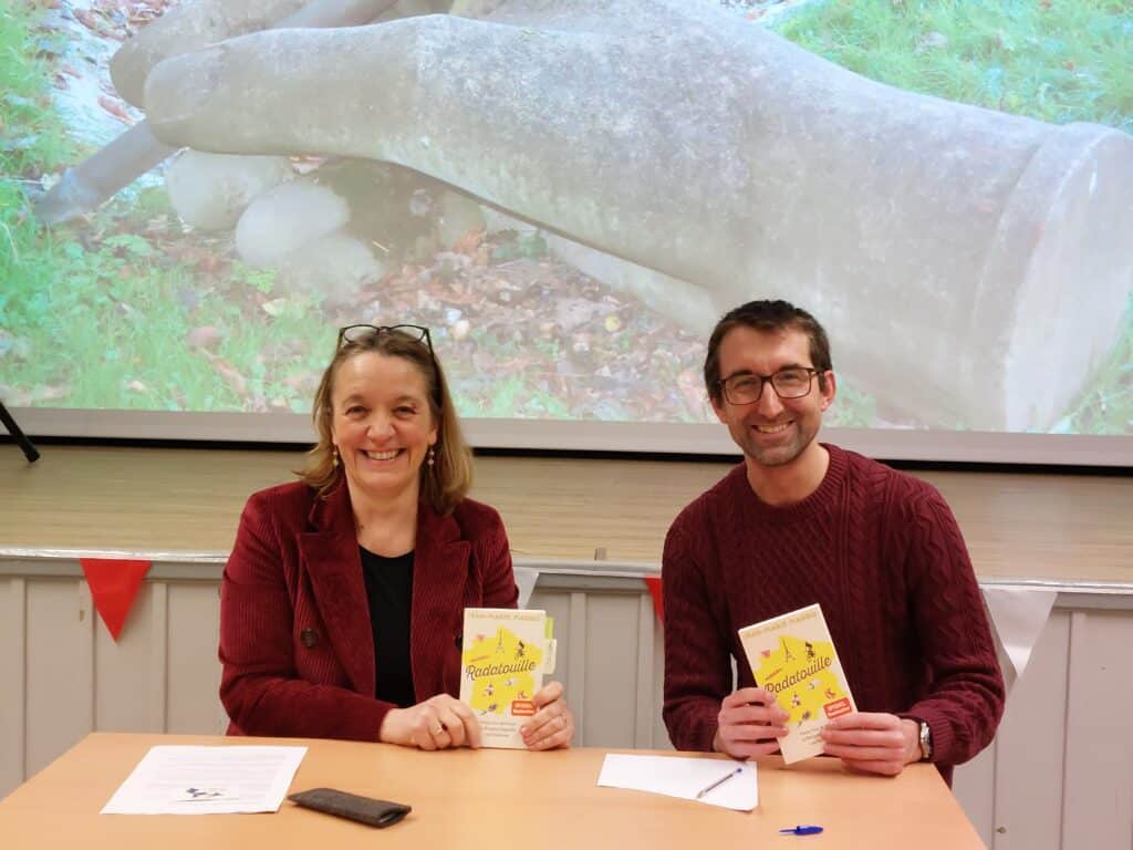 Laure Dréano-Mayer, Leiterin der Antenne Métropole, und Jean-Marie Magro, ARD-Korrespondent und freier Autor, sprechen über Magros Buch "Radatouille" (Foto: Jennifer Bullert)