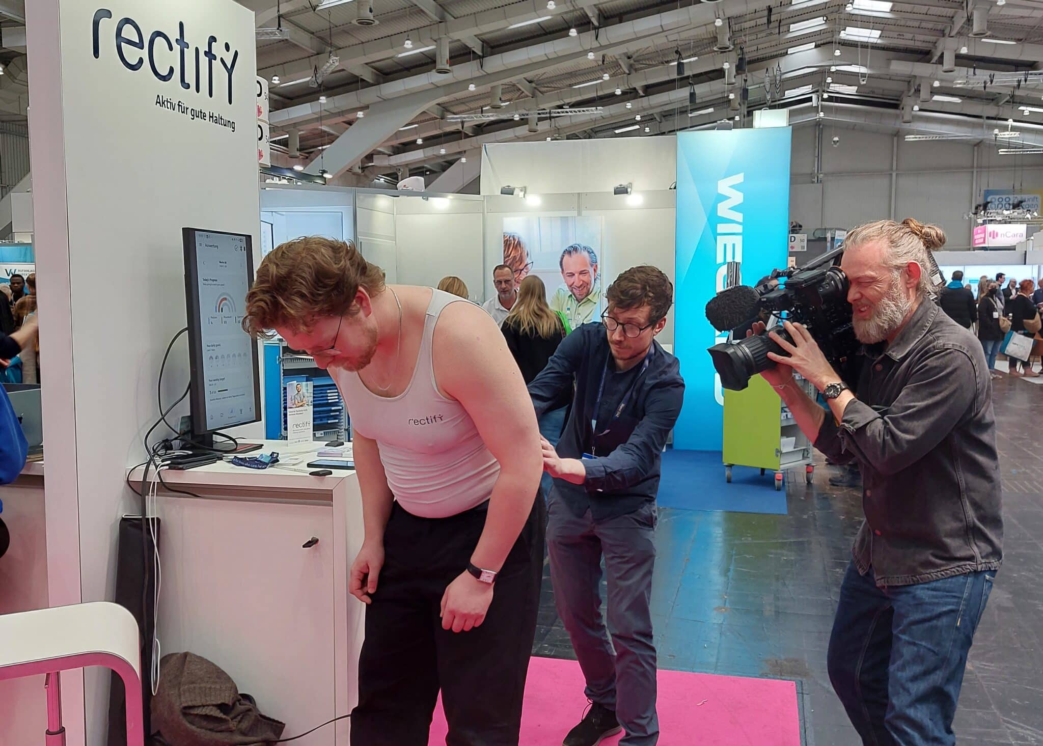 Live-Demonstration des Sensorshirts von rectify für Sat.1 Regional (Foto: Jennifer Bullert)