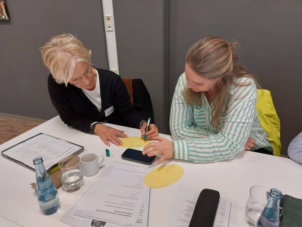 Im Workshop listeten die Teilnehmenden Bedarfe und Ideen auf (Foto: Jennifer Bullert)