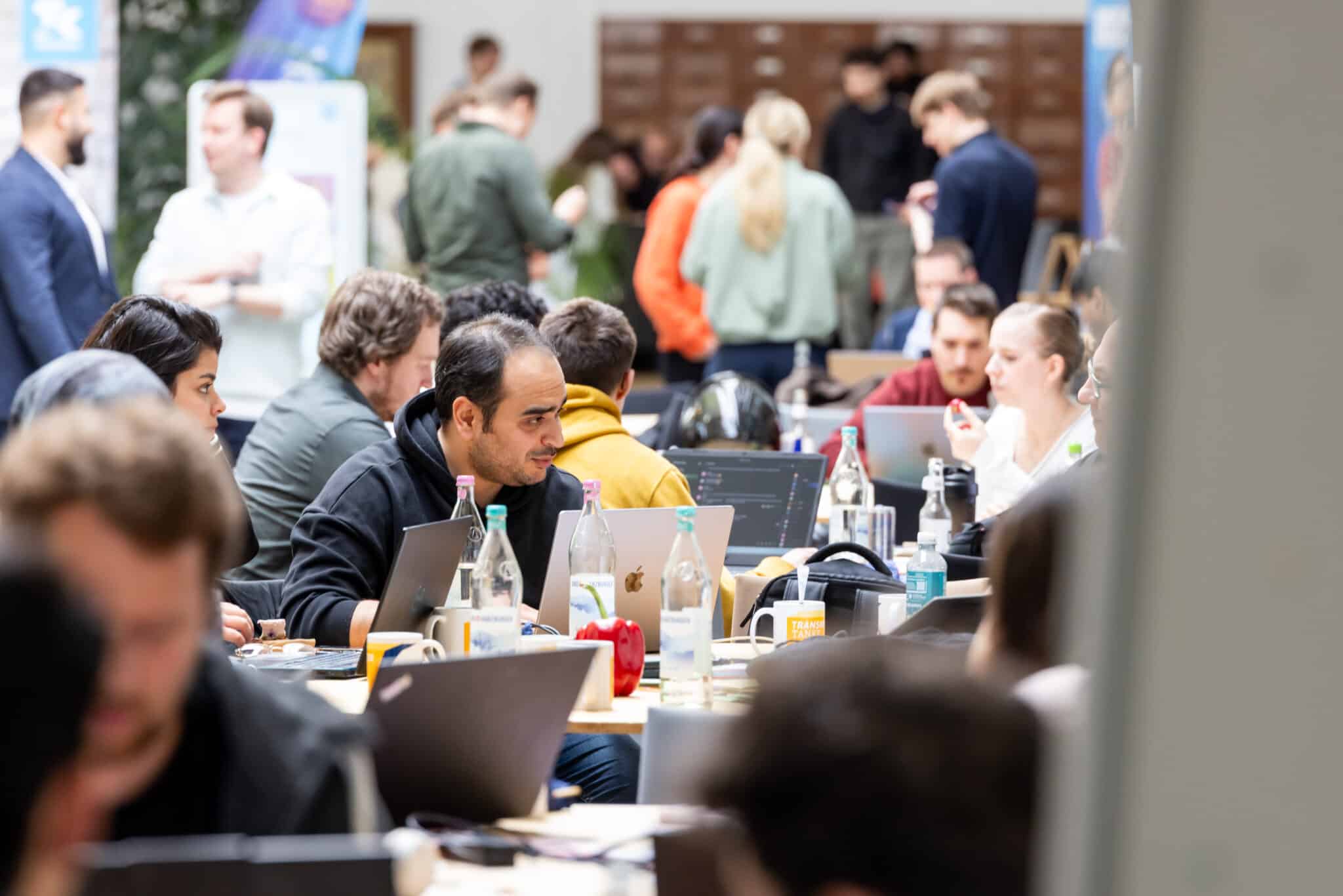 Deep work im Team an Tag 2 des HealthHack (Foto: Philipp Ziebart)