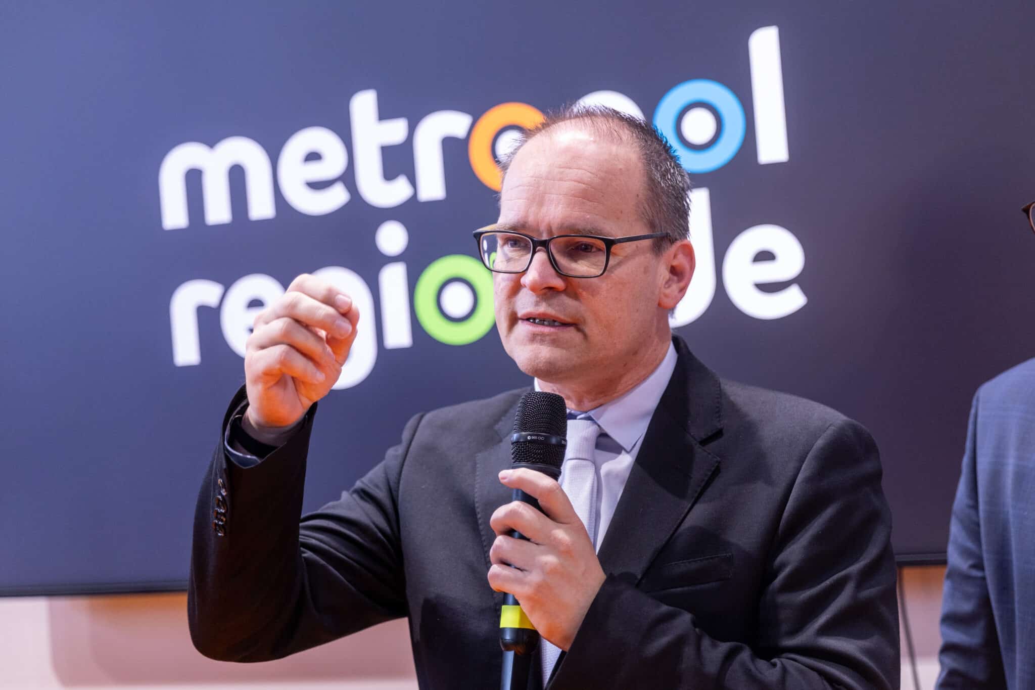 Minister Grant Hendrik Tonne bei der Eröffnung des Metropolregion-Gemeinschaftsstandes auf der Real Estate Arena 2026 (Foto: Franz Bischof)