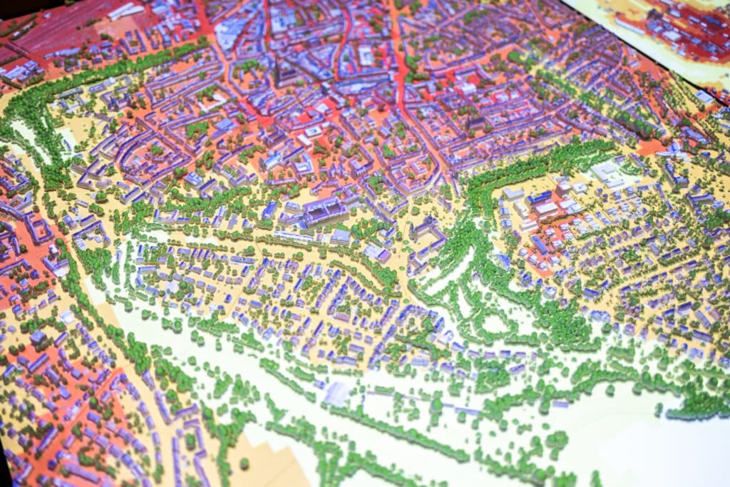 Auf dem 3D-Modell von Kubitur lassen sich verschiedene Situationen simulieren, bspw. Verkehrsflüsse oder Hochwasser (Foto: Franz Bischof)