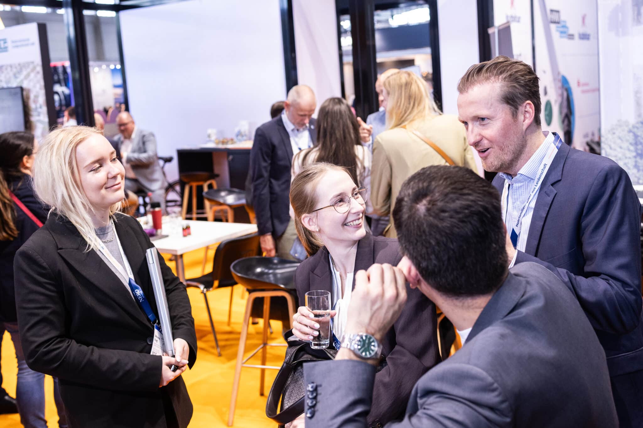 Gute Gespräche über spannende Projekte - Landkreis Gifhorn Innovation & Service war 2026 erstmals als Partner am Gemeinschaftsstand auf der REA dabei (Foto: Franz Bischof)