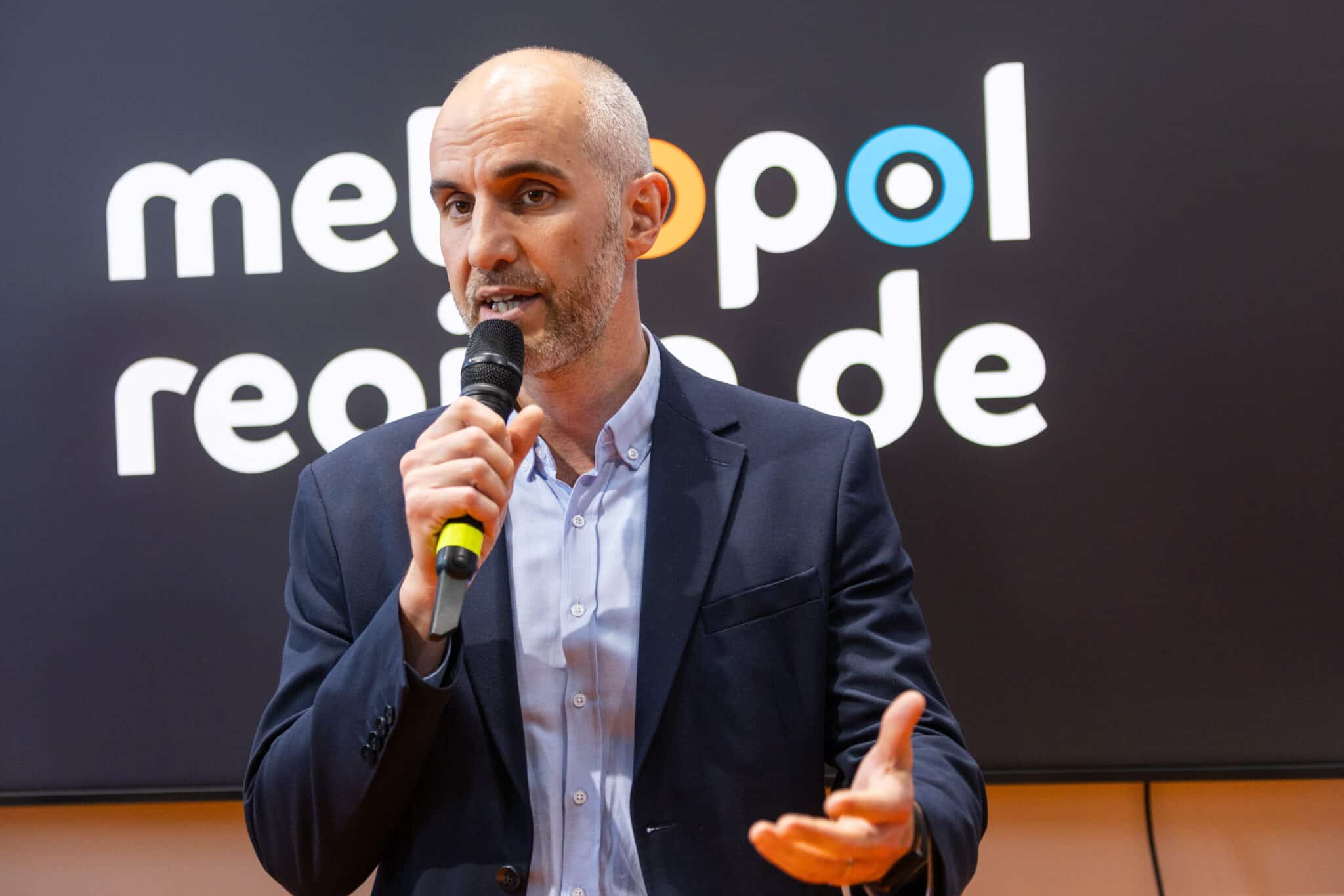 Hannovers Oberbürgermeister Belit Onay, Aufsichtsratsvorsitzender der Metropolregion, begrüßte die Partner am Gemeinschaftsstand der Metropolregion (Foto: Franz Bischof)