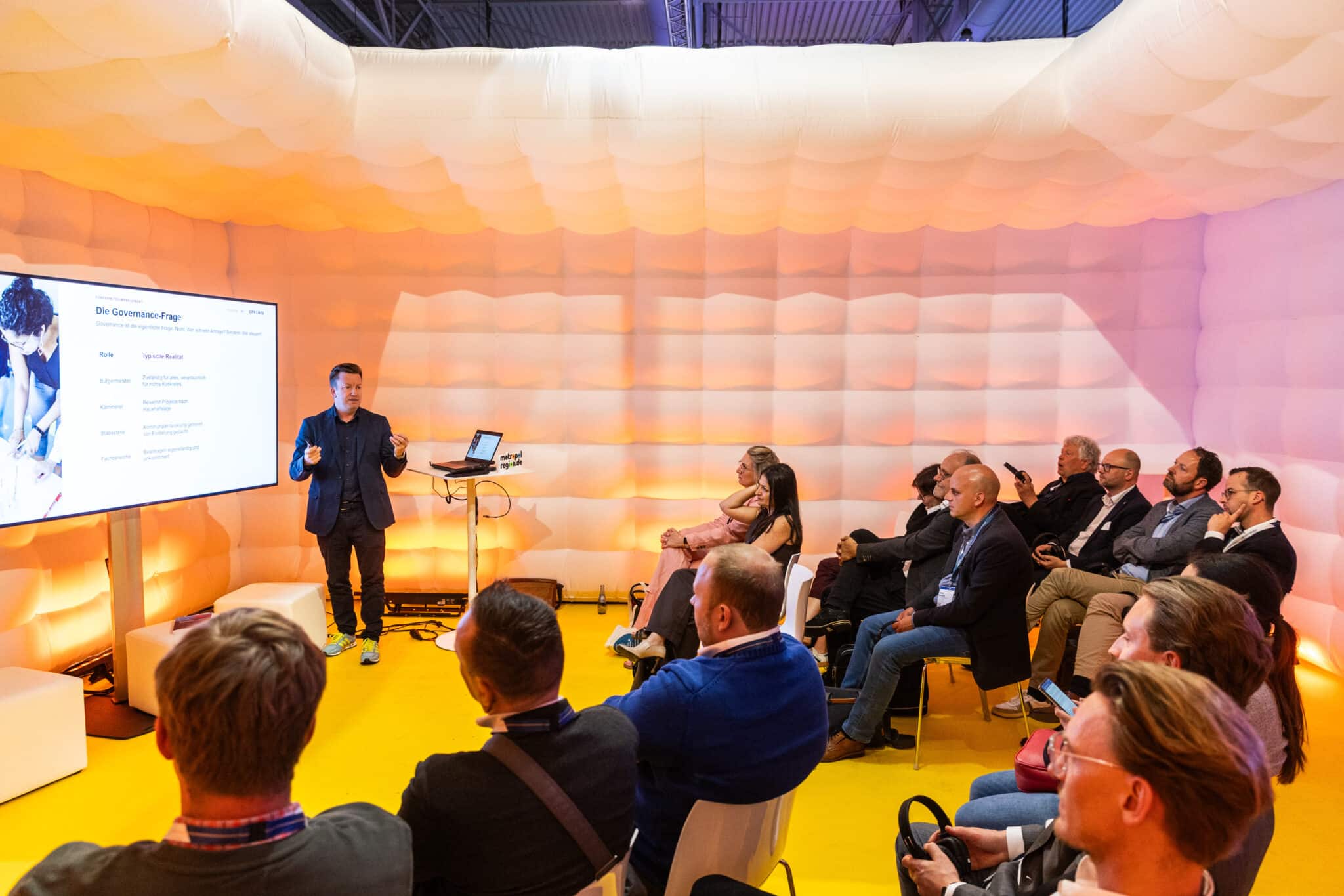 In der Orange Masterclass informierte Fördermittelmanager Christian Mainka, wie die Chancen auf erfolgreiche Fördermittelanträge steigen (Foto: Franz Bischof)
